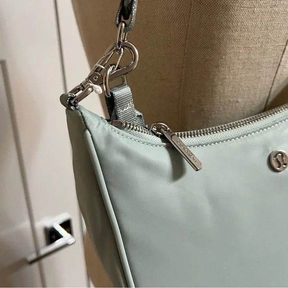 NWT- Lululemon City Essentials Small Shoulder Bag 3L - Pelican - Picture 6 of 9